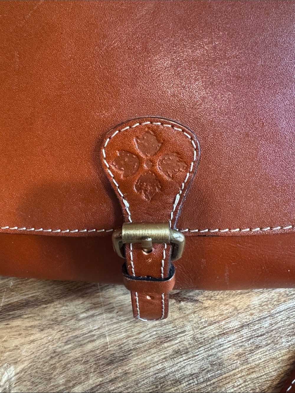 Patricia Nash British Tan Full Grain  Leather Crossbody / Saddle Bag Brass - Picture 2 of 16